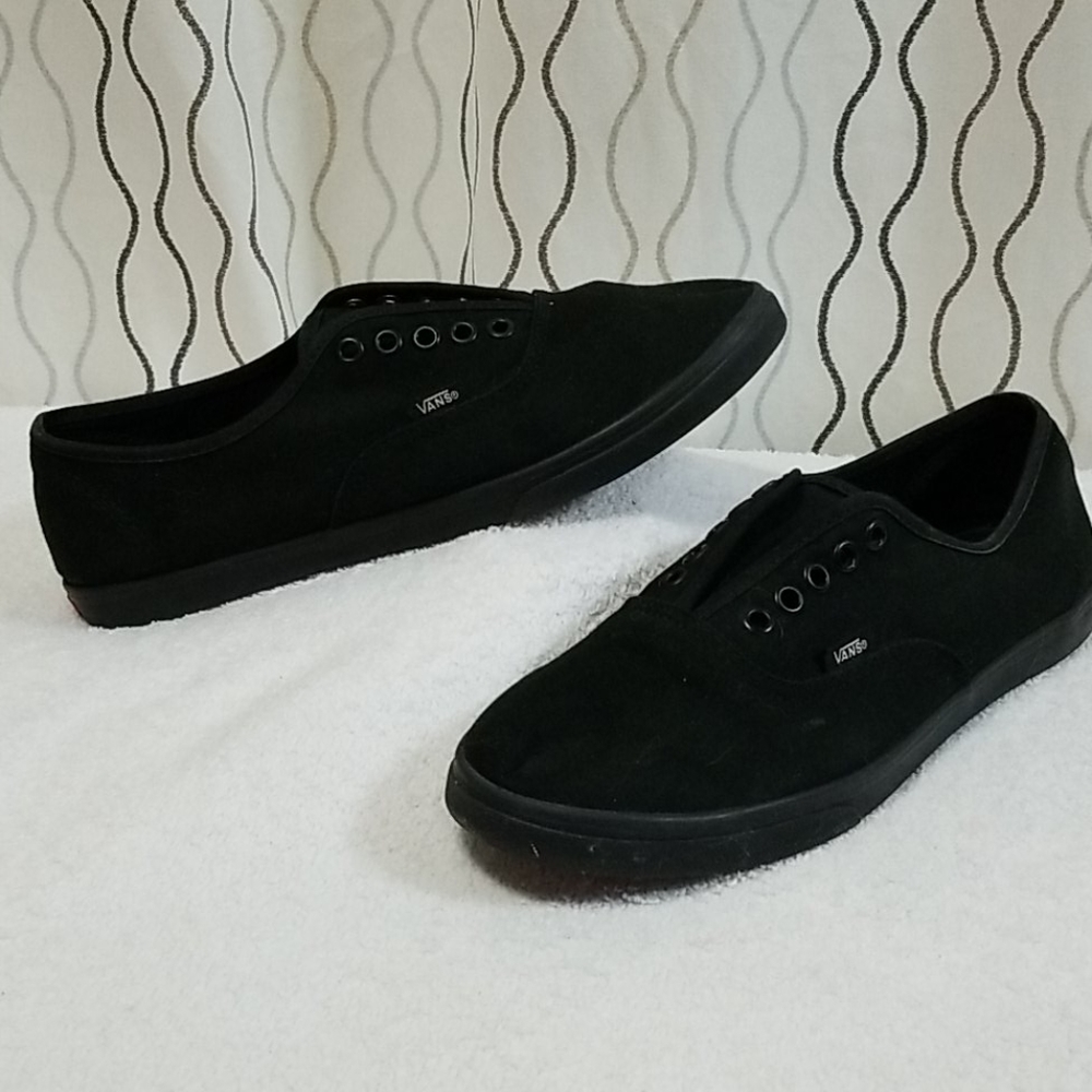 Vans Off the Wall Black canvas slip ons